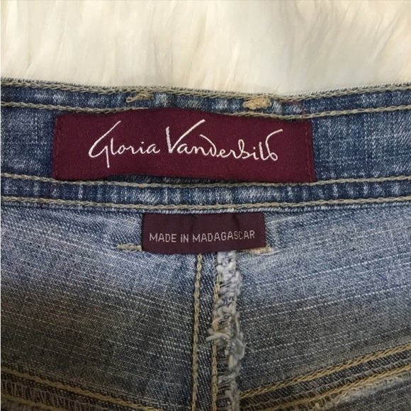 Gloria Vanderbilt light wash denim size 10 short jeans
5 pocket - Picture 13 of 15